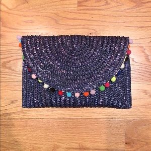 💎 A Shiraleah woven clutch